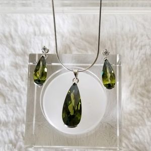 SS TEARDROP NECKLACE AND EARRING SET